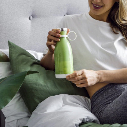 WELL AND LOVELY Blender Bottle